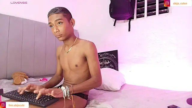 alejo cute online show from February 6, 4:21 am