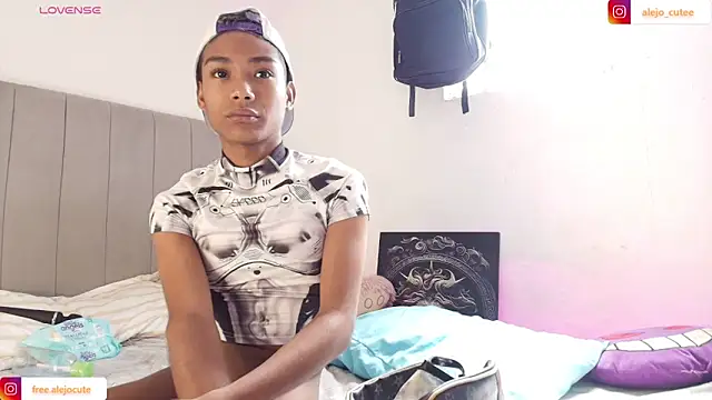 alejo cute online show from February 15, 3:39 pm