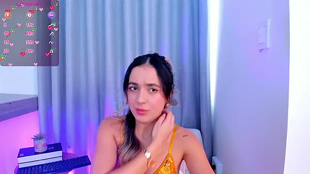 Lucyortiz  online show from March 11, 6:30 pm