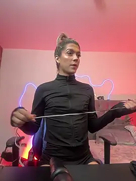 Snapshot of tay_ler3 chatting on December 6, 12:27 pm tay ler3 online show from December 6, 12:27 pm