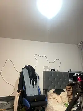 Snapshot of tay_ler3 chatting on January 4, 2:14 am tay ler3 online show from January 4, 2:14 am