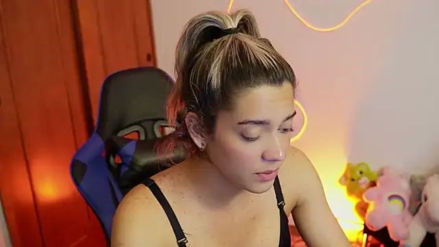 Snapshot of tay_ler3 chatting on January 21, 8:19 am tay ler3 online show from January 21, 8:19 am