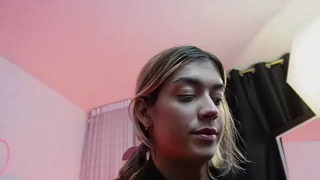 Snapshot of tay_ler3 chatting on February 18, 11:08 pm tay ler3 online show from February 18, 11:08 pm