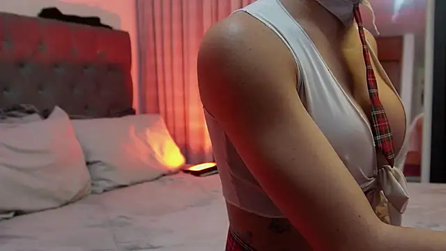 Snapshot of tay_ler3 chatting on March 18, 10:48 pm tay ler3 online show from March 18, 10:48 pm