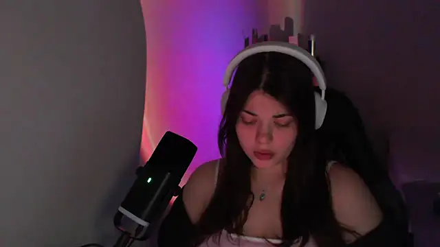 helengilmor online show from April 4, 5:32 pm