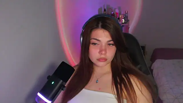 helengilmor online show from April 26, 2:15 pm