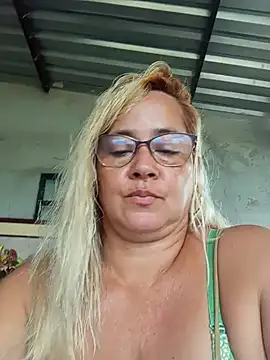 Snapshot of natally_ross21 chatting on January 7, 2:19 pm natally ross21 online show from January 7, 2:19 pm