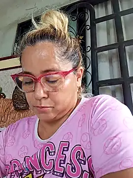 Snapshot of natally_ross21 chatting on February 5, 1:22 pm natally ross21 online show from February 5, 1:22 pm