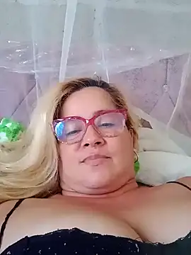 Snapshot of natally_ross21 chatting on February 9, 9:17 pm natally ross21 online show from February 9, 9:17 pm