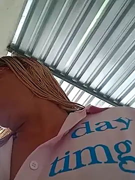 Snapshot of natally_ross21 chatting on March 2, 12:43 pm natally ross21 online show from March 2, 12:43 pm