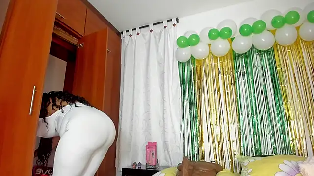 Snapshot of AmbarthSmiith2 chatting on March 15, 2:23 pm AmbarthSmiith2 online show from March 15, 2:23 pm