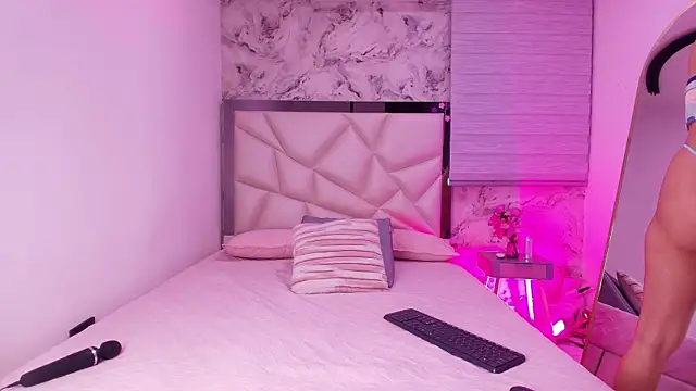 kendal rossi online show from April 11, 3:00 am