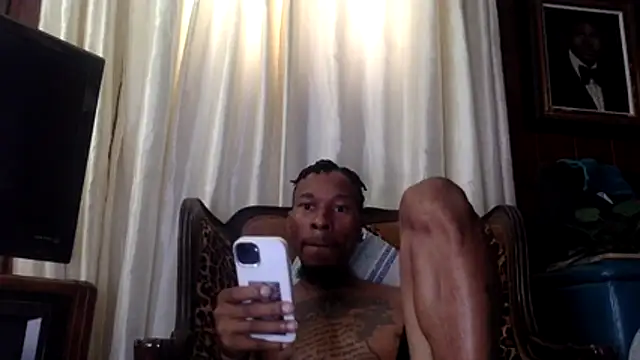 Snapshot of KingDerRico chatting on November 3, 4:19 pm KingDerRico online show from November 3, 4:19 pm