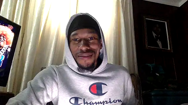 Snapshot of KingDerRico chatting on November 11, 2:39 pm KingDerRico online show from November 11, 2:39 pm