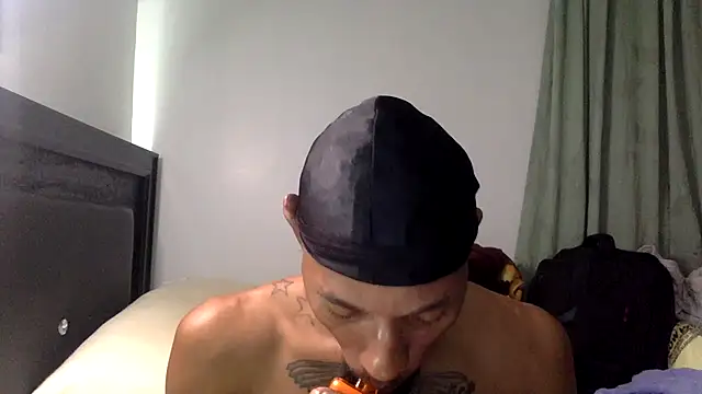 Snapshot of KingDerRico chatting on November 12, 3:40 am KingDerRico online show from November 12, 3:40 am