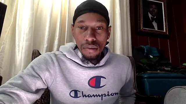 Snapshot of KingDerRico chatting on November 13, 5:01 pm KingDerRico online show from November 13, 5:01 pm