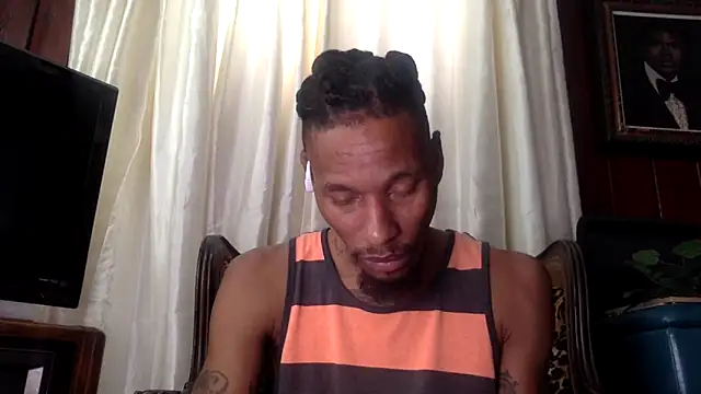 Snapshot of KingDerRico chatting on November 28, 6:10 pm KingDerRico online show from November 28, 6:10 pm