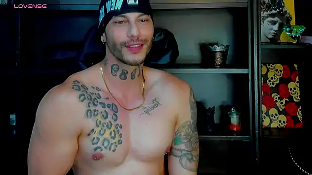 Snapshot of RickG_Oficial chatting on November 18, 8:35 pm RickG Oficial online show from November 18, 8:35 pm