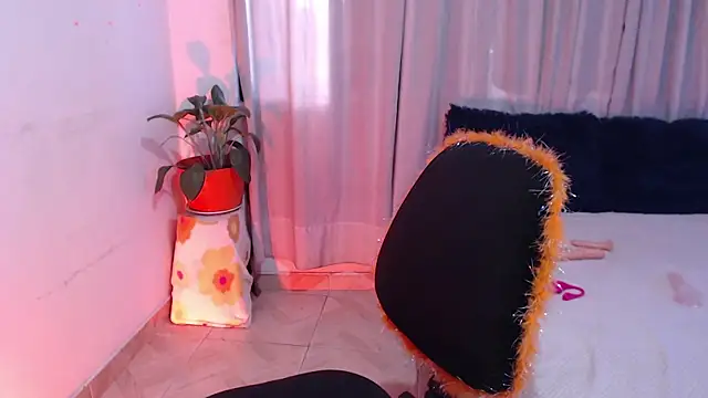 Snapshot of Zoe--khalL chatting on December 16, 10:56 pm Zoe--khalL online show from December 16, 10:56 pm