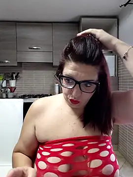 Snapshot of carolyne2023 chatting on November 18, 7:46 am carolyne2023 online show from November 18, 7:46 am