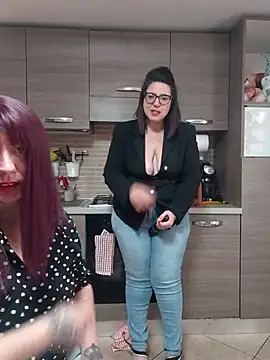 carolyne2023 online show from April 3, 3:10 pm