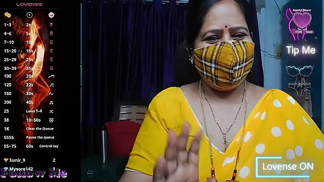Snapshot of Rani_Darling_99 chatting on May 28, 7:33 pm Rani Darling 99 online show from May 28, 7:33 pm