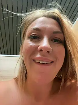 Snapshot of Sweet___Emily chatting on December 10, 5:22 pm Sweet   Emily online show from December 10, 5:22 pm