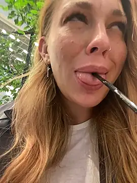 Snapshot of Sweet___Emily chatting on December 11, 2:44 pm Sweet   Emily online show from December 11, 2:44 pm