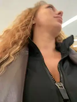 Snapshot of Sweet___Emily chatting on December 23, 2:50 pm Sweet   Emily online show from December 23, 2:50 pm