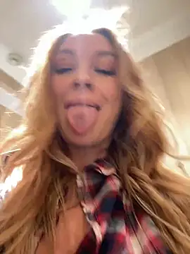 Snapshot of Sweet___Emily chatting on December 25, 3:28 pm Sweet   Emily online show from December 25, 3:28 pm