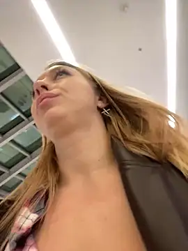 Snapshot of Sweet___Emily chatting on February 16, 5:59 pm Sweet   Emily online show from February 16, 5:59 pm