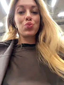 Snapshot of Sweet___Emily chatting on March 12, 5:13 am Sweet   Emily online show from March 12, 5:13 am