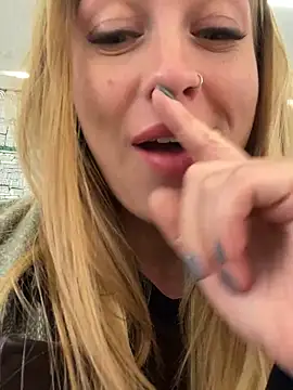 Snapshot of Sweet___Emily chatting on March 12, 4:02 pm Sweet   Emily online show from March 12, 4:02 pm