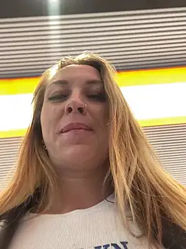 Snapshot of Sweet___Emily chatting on March 21, 1:23 pm Sweet   Emily online show from March 21, 1:23 pm