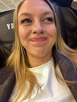 Snapshot of Sweet___Emily chatting on October 17, 1:14 pm Sweet   Emily online show from October 17, 1:14 pm