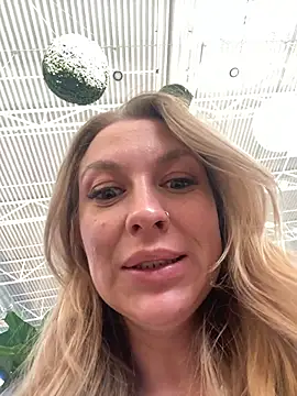 Snapshot of Sweet___Emily chatting on November 4, 11:42 am Sweet   Emily online show from November 4, 11:42 am