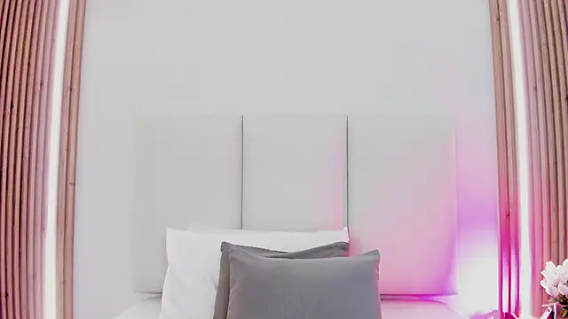 Emily robertss online show from March 21, 7:17 pm