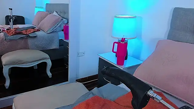 Samantha  Vega online show from April 11, 8:13 pm