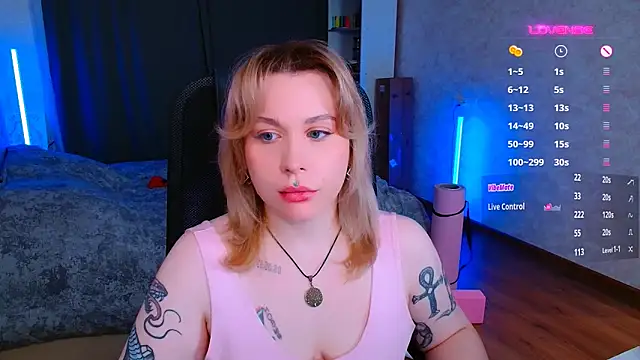 Snapshot of Blueberry-baby chatting on December 2, 11:07 pm Blueberry-baby online show from December 2, 11:07 pm