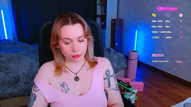 Snapshot of Blueberry-baby chatting on December 3, 2:25 am Blueberry-baby online show from December 3, 2:25 am