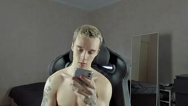 MasonWarholl online show from December 11, 12:34 pm