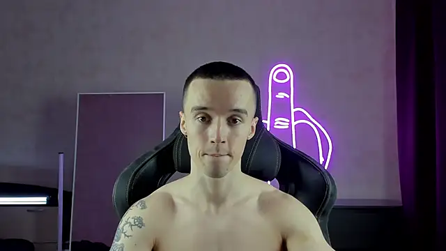 MasonWarholl online show from December 19, 9:06 pm