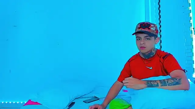 HOT boy2025 online show from February 2, 9:45 pm