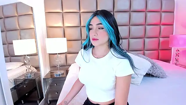 AnnyHizzle online show from February 1, 9:40 pm