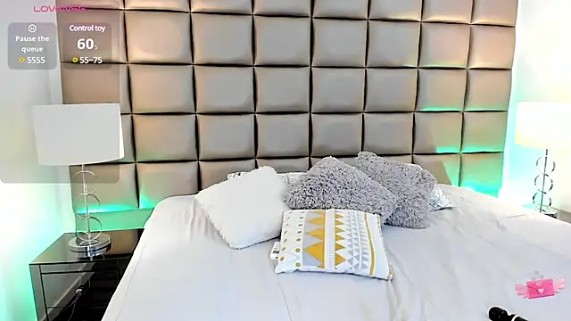 AnnyHizzle online show from March 7, 4:46 am