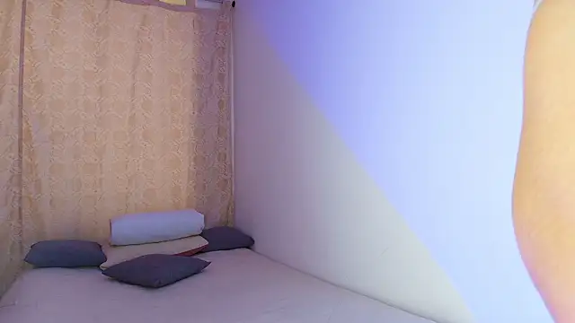 Tinny and Candy online show from February 15, 6:04 pm