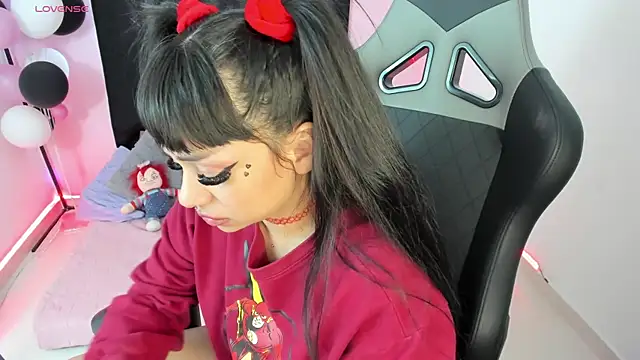 zoesullivan online show from December 5, 1:06 pm