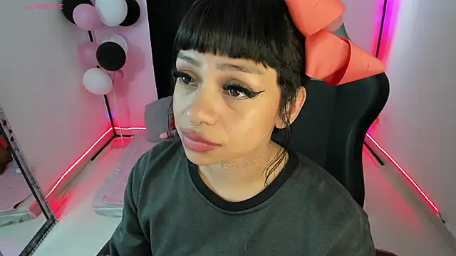 zoesullivan online show from December 12, 12:33 pm