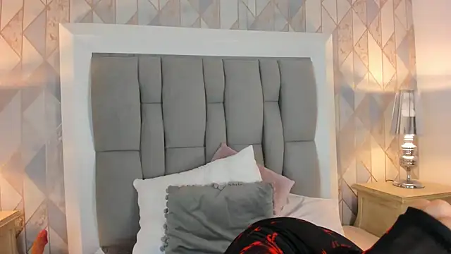 Ginger Violetta  online show from December 4, 7:45 pm