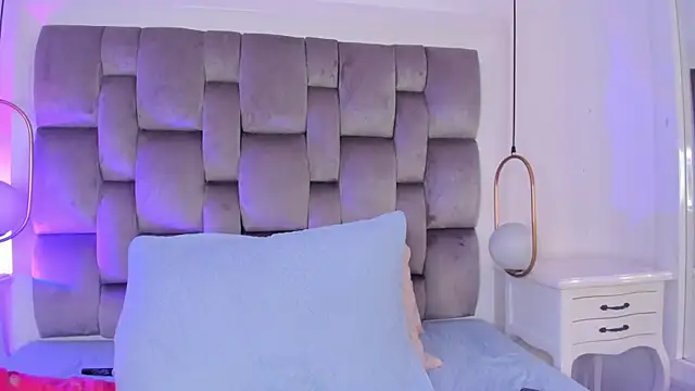 Ginger Violetta  online show from April 9, 7:41 pm